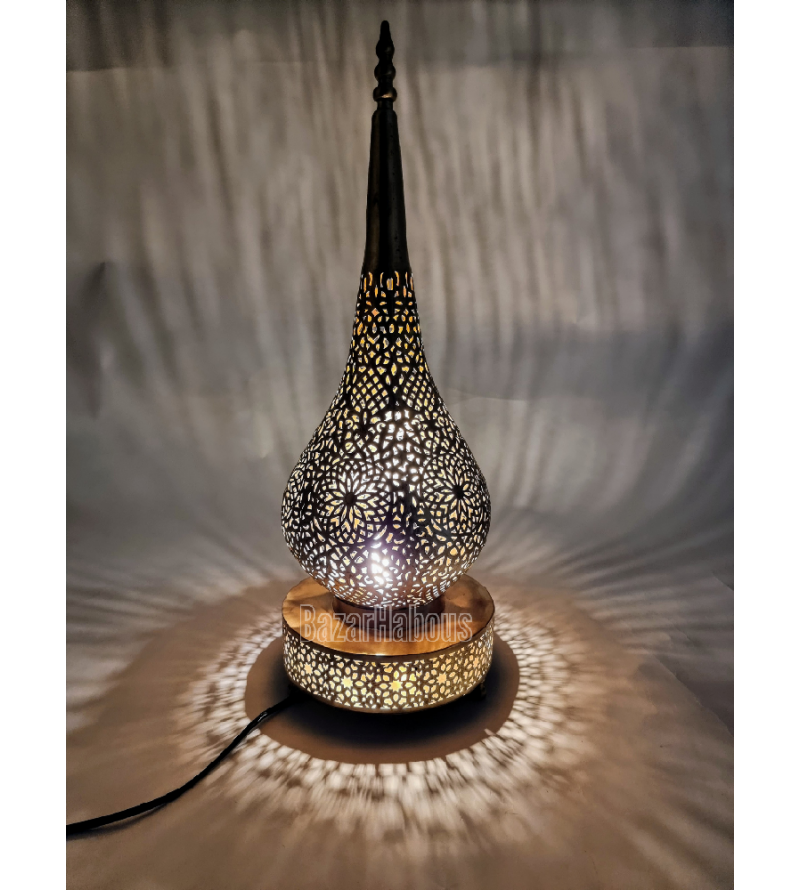 Lampe de chevet en métal travaillé à la main, artisanat marocain