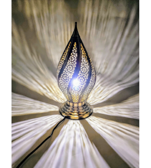 Lampe à poser en métal décoratif, faite main au Maroc