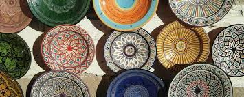 aciettes en porcelaine multicouleurs , artisanat du maroc