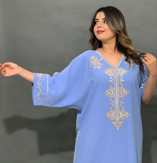 Gandoura marocaine bleu marine élégante pour femmes avec motifs